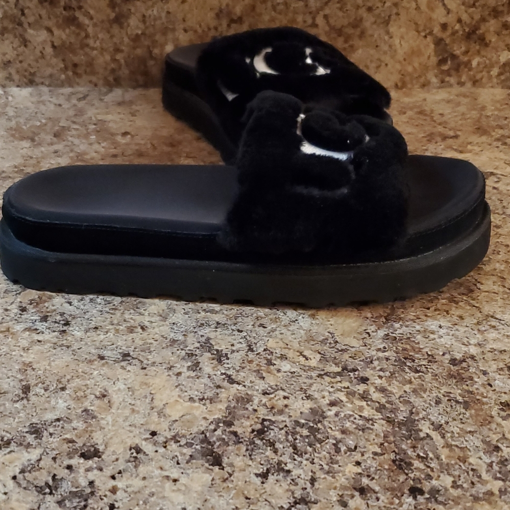 UGG Laton Slides - Picture 2 of 5